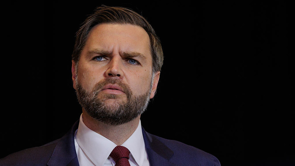 Man charged with threatening to kill J.D. Vance — RT World News