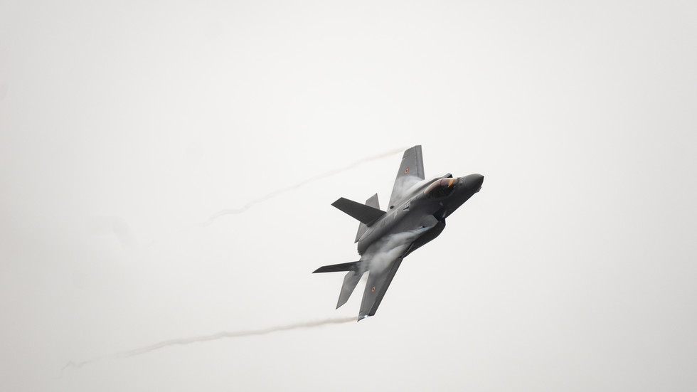 US shoots down Iranian drone – Reuters — RT World News