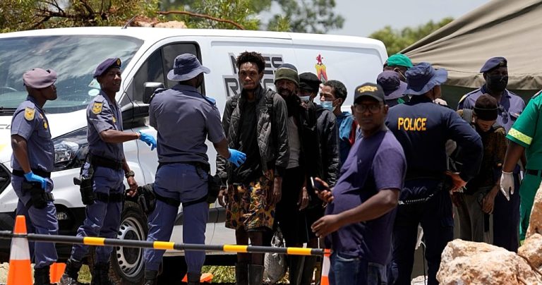 SA: Cape Town gears for army deployment as police raid gang strongholds