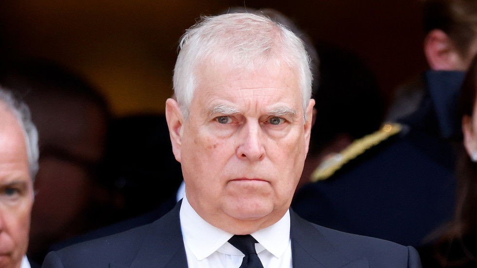 UK police arrest Epstein-linked ex-Prince Andrew — RT World News
