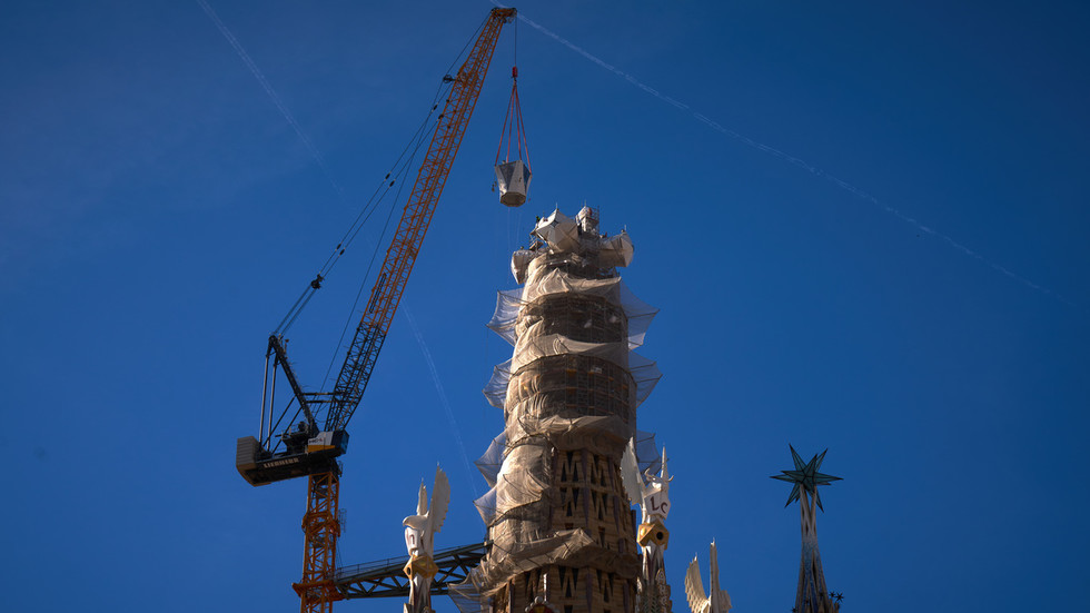 Spain’s Sagrada Familia reaches maximum height (VIDEO) — RT World News