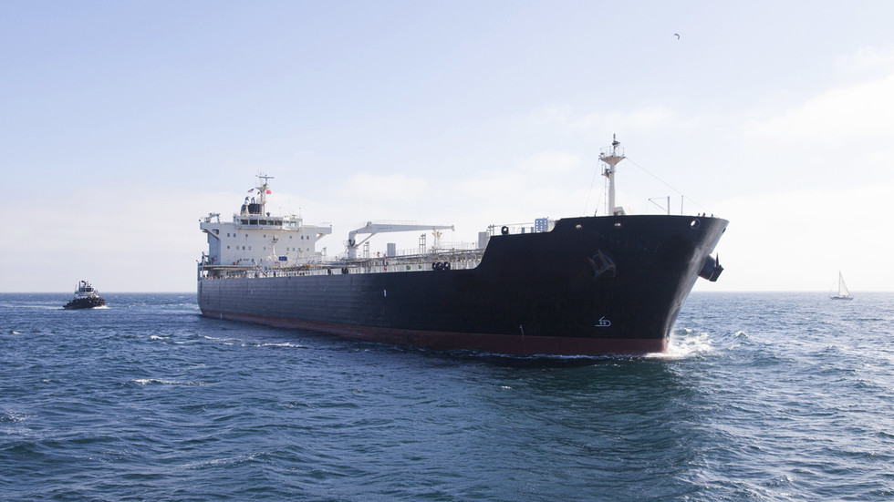 US seizes oil tanker for ‘defying Trump’s quarantine’  — RT World News