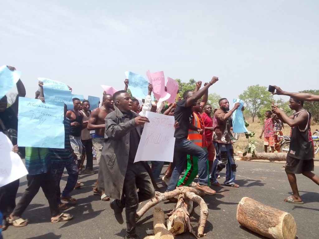 Agatu youths block Oweto–Otukpo highway, protest persistent killings in Benue