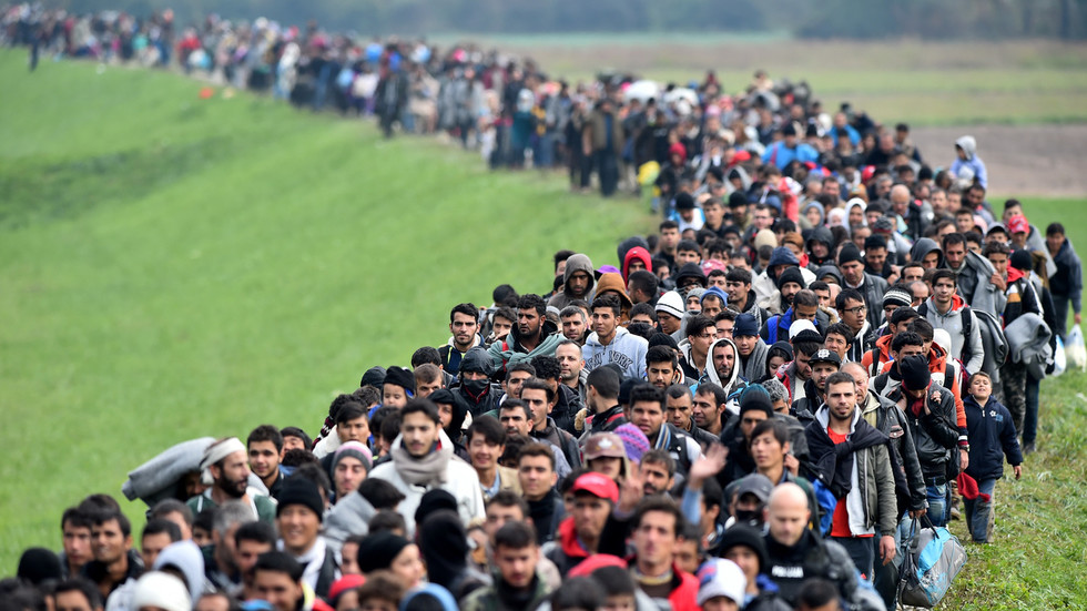 EU finalizing deportation bill for illegal migrants — RT World News