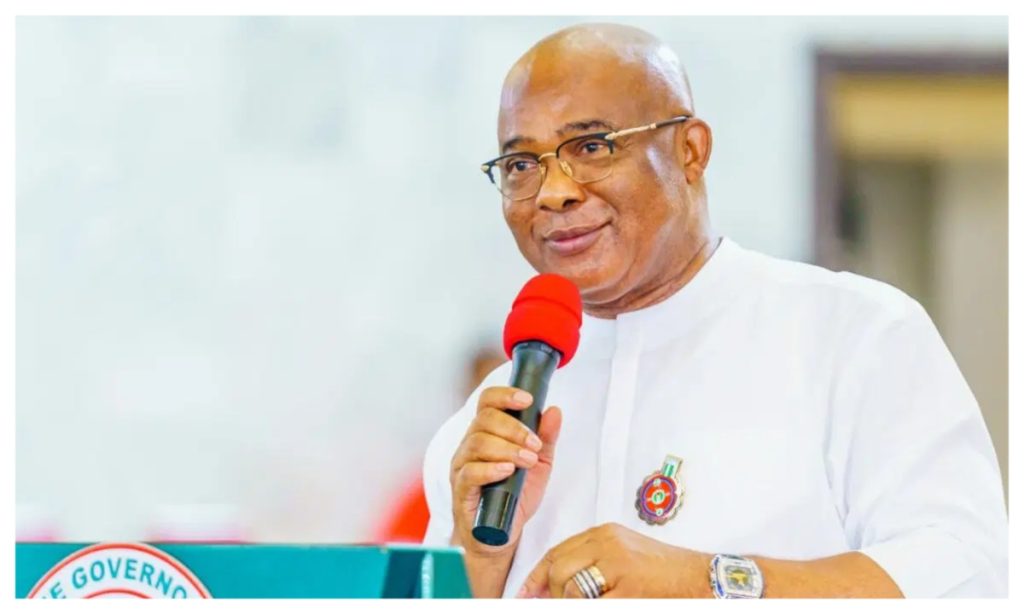 Hope Uzodimma receives PDP defectors into APC in Imo