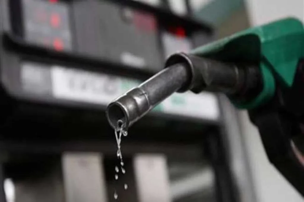 BREAKING: Nigerian filling stations reduce fuel price