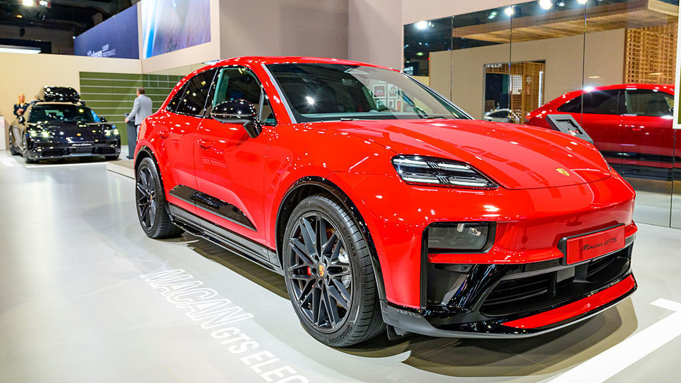 Porsche profits crash after costly EV strategy U-turn — RT Business News