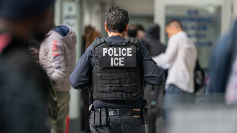 Trump threatens to deploy ICE to US airports — RT World News
