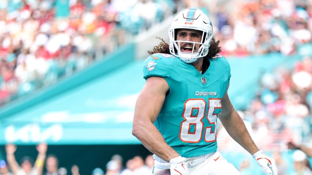 Jon-Eric Sullivan has high hopes for TE Greg Dulcich