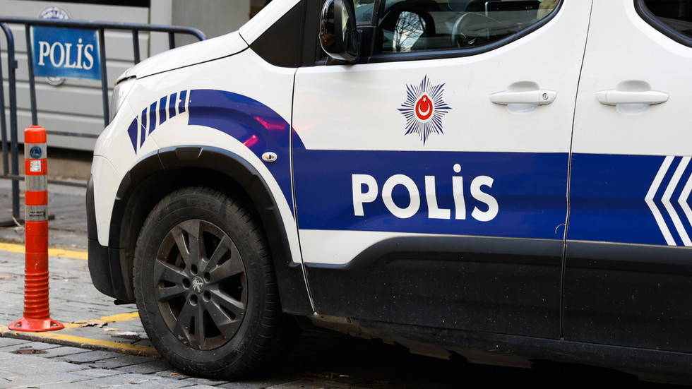 Gunman attacks school in Türkiye — RT World News