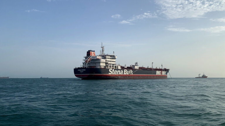 Iran restricts Strait of Hormuz passage again, accuses US of ‘piracy’ (PHOTOS/VIDEOS) — RT World News