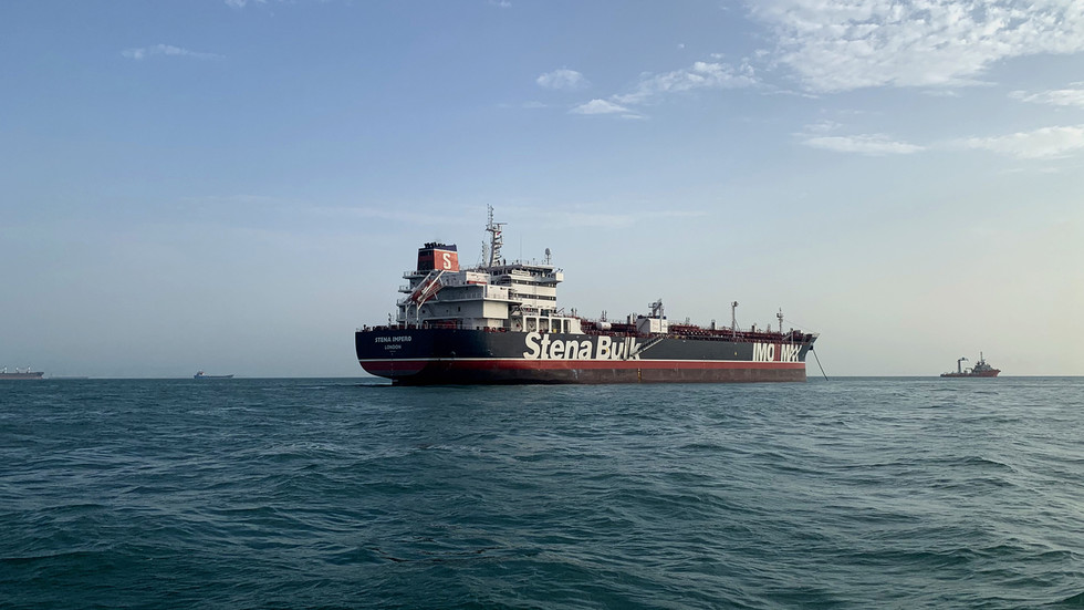 Iran restricts Strait of Hormuz passage again, accuses US of ‘piracy’ (PHOTOS/VIDEOS) — RT World News