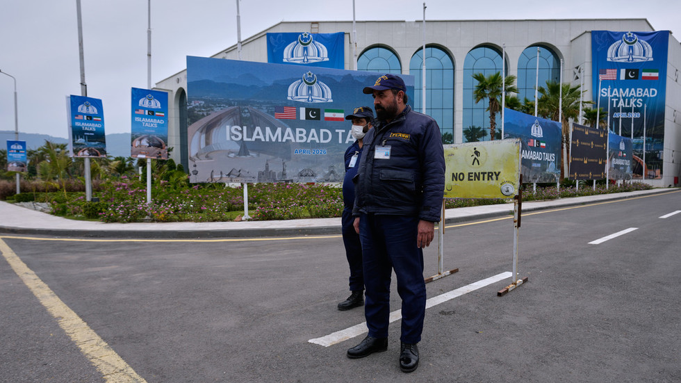 Iran and US to face off in Pakistan as Trump warns there is ‘no back-up plan’ (PHOTOS, VIDEOS) — RT World News