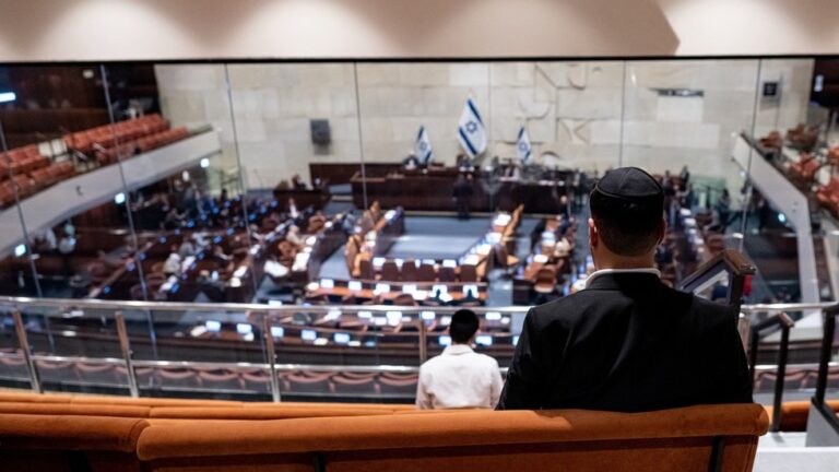 Israeli MPs furious over Trump’s ceasefire with Iran — RT World News