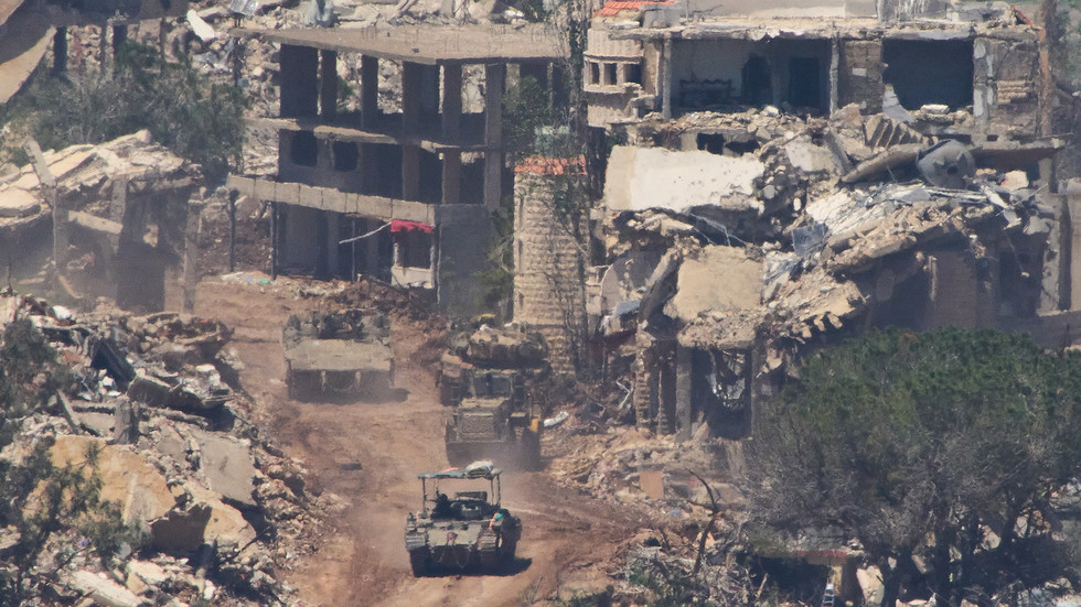 Footage purports to show Israeli troops looting in Lebanon (VIDEO) — RT World News