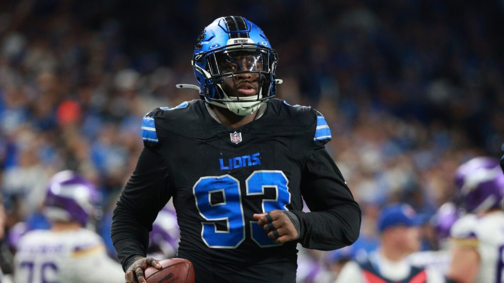 Josh Paschal among 11 players trying out for Browns at minicamp this week