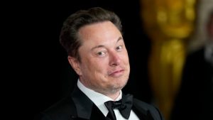 SpaceX Ties Musk Pay To 75T Valuation Mars Colony Goal 300x169