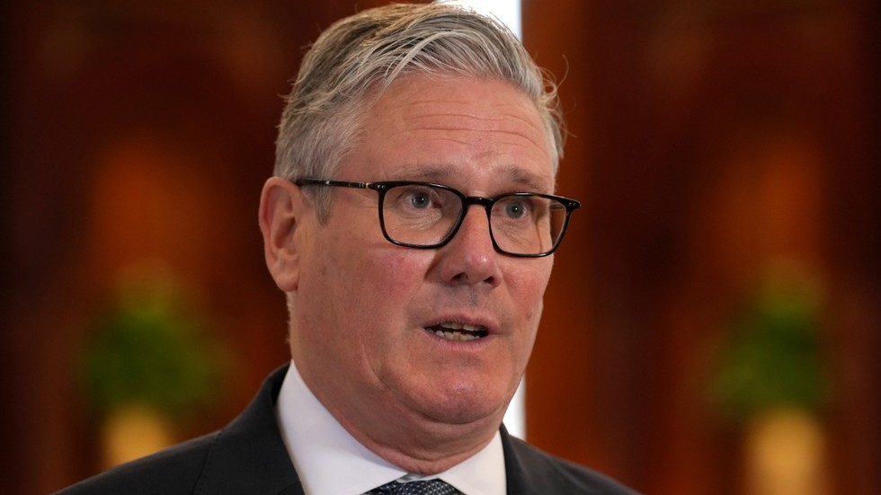 UK PM Starmer accused of ‘blatant dishonesty’ over Epstein-linked envoy — RT World News