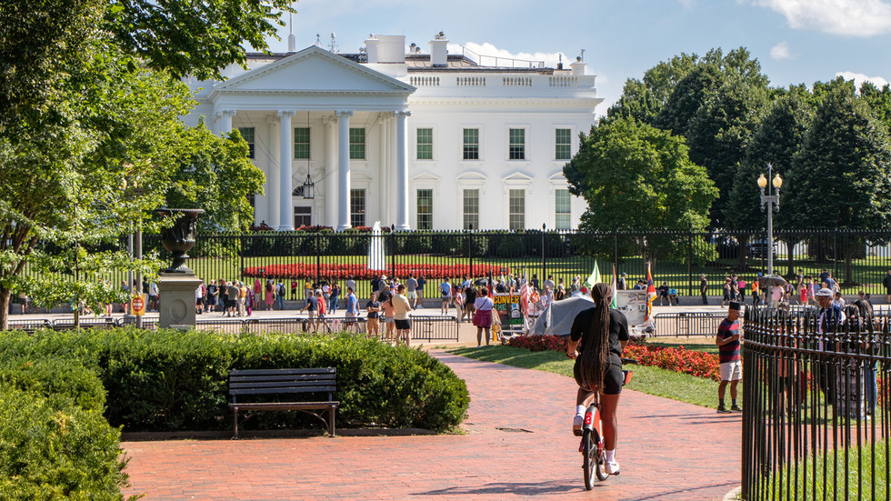 White House warns staff over Iran war bets – media — RT Business News