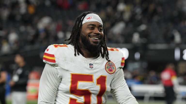 Free agent DE Mike Danna visited the Bills