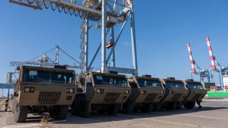 US ships tons of munitions and hardware to Israel — RT World News