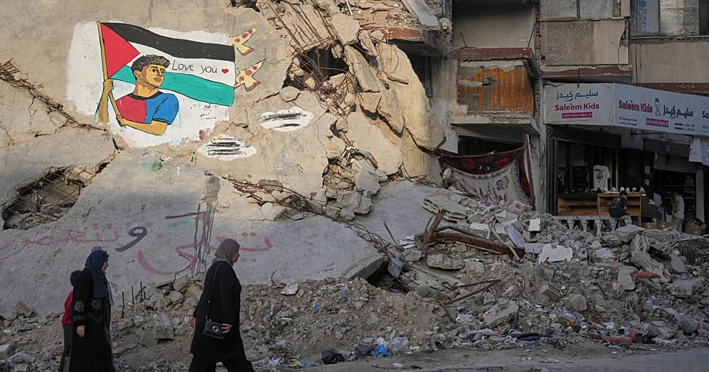 Gazan artists paint mural to honour Spanish footballer Lamine Yamal