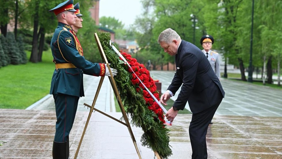 Germany’s Merz threatens Slovak PM over Victory Day trip to Moscow — RT World News
