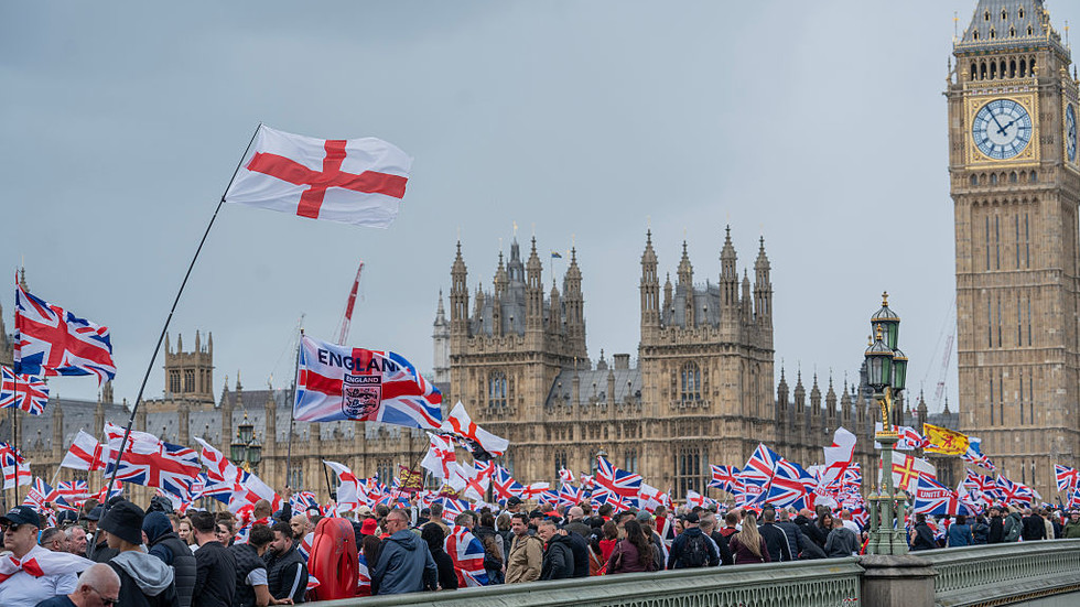 Patriotic protest or hate march? What is ‘Unite the Kingdom’? — RT World News
