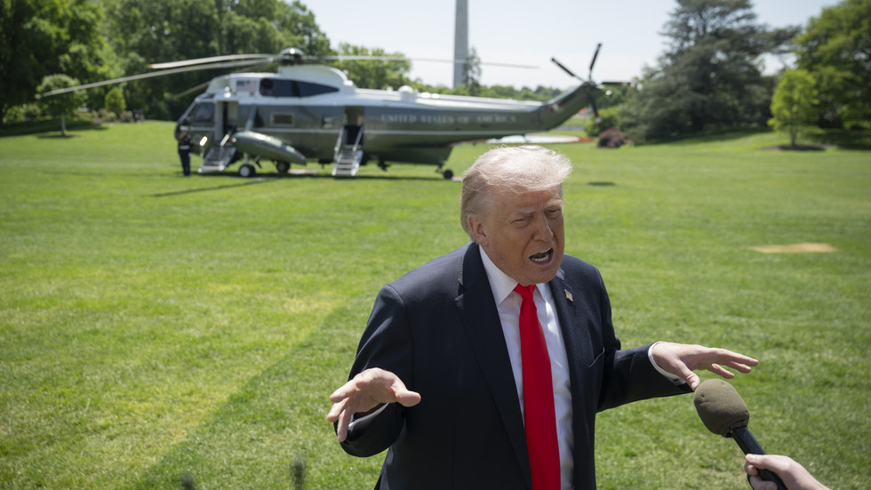 Trump announces new tariffs against EU — RT World News