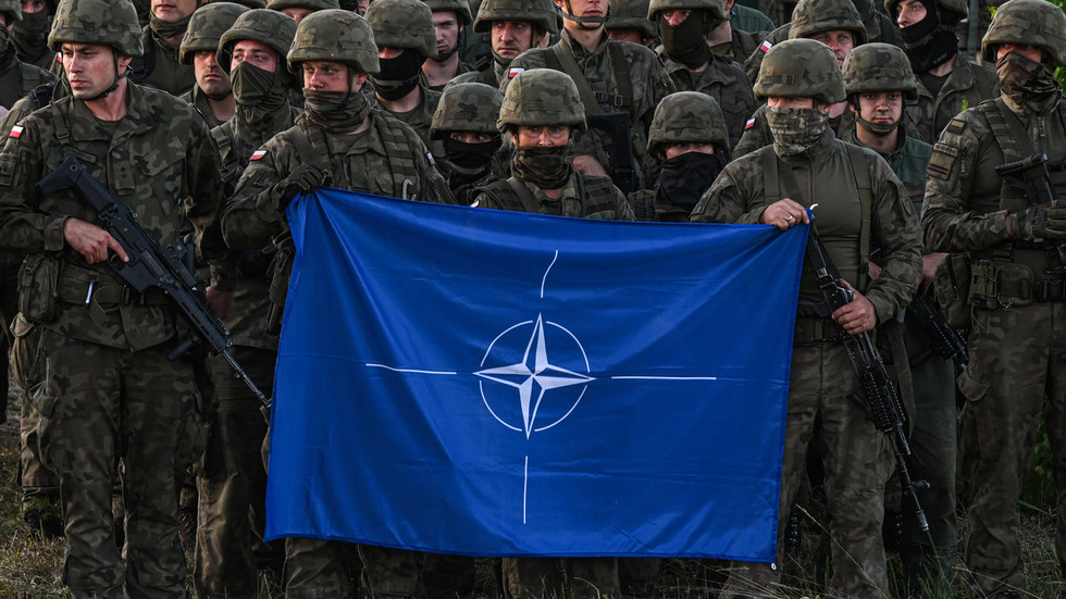NATO rift widens as Trump eyes troop withdrawal from Germany — RT World News