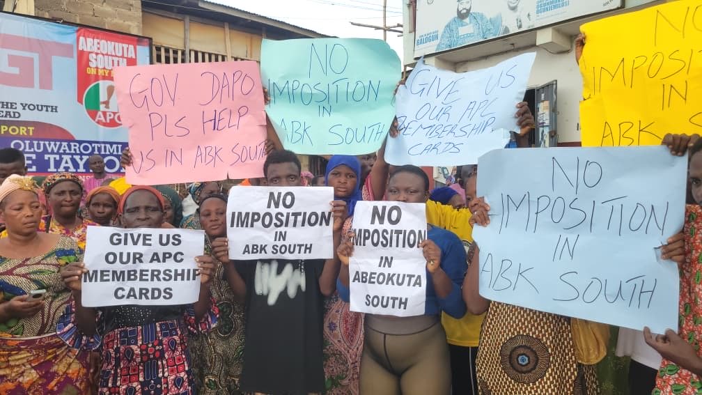 2027: APC members protest ‘imposition’, withheld cards in Abeokuta