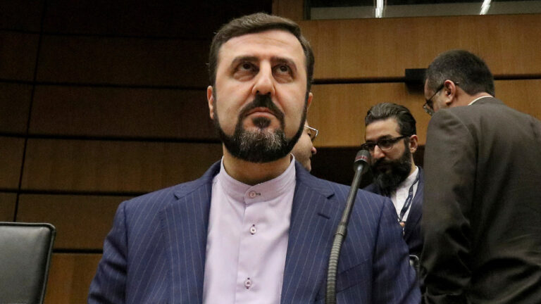 Iran rebukes US for expecting ‘letter of surrender’ — RT World News