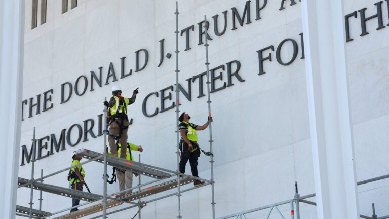 90526393007-kennedy-center-trump-name-removal-06