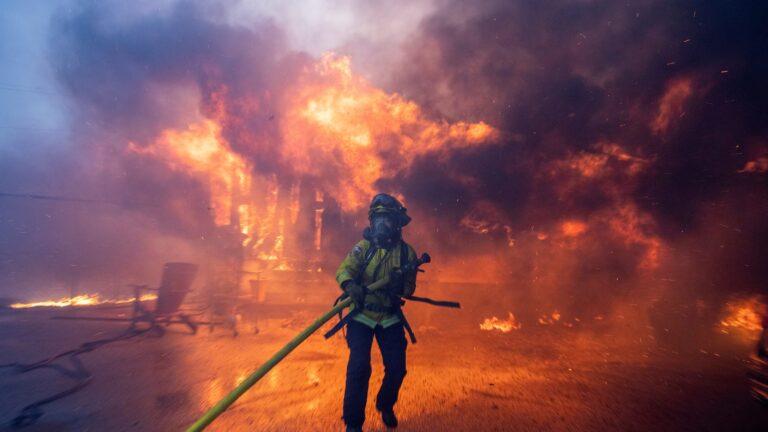 86583236007-20250108-t-073919-z-1514785384-rc-2-c-5-cauup-68-rtrmadp-3-californiawildfires