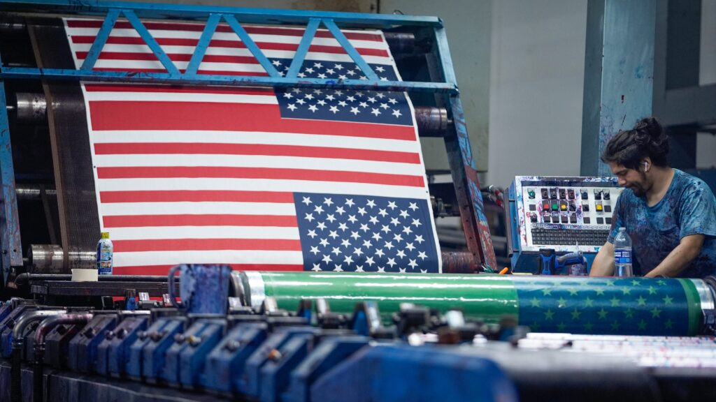 90035319007-americanflag