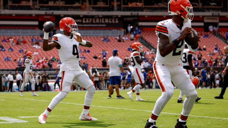 Cleveland fans boo Deshaun Watson as he struggles in return