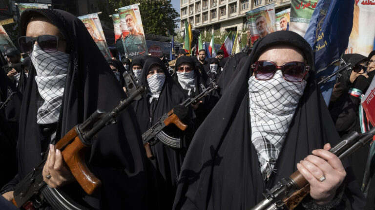 Iran places $30,000 bounty on US soldiers — RT World News