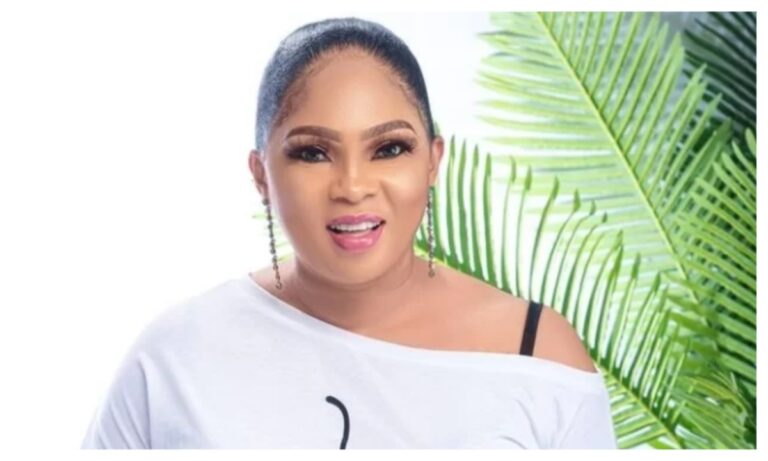 Actress Regina Chukwu denied entry at Lateef, Mo Bimpe's triplets' thanksgiving [VIDEO]