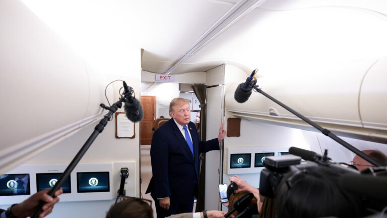 Trump teases Iran talks as Truth Social starts selling fast access to his posts — RT World News