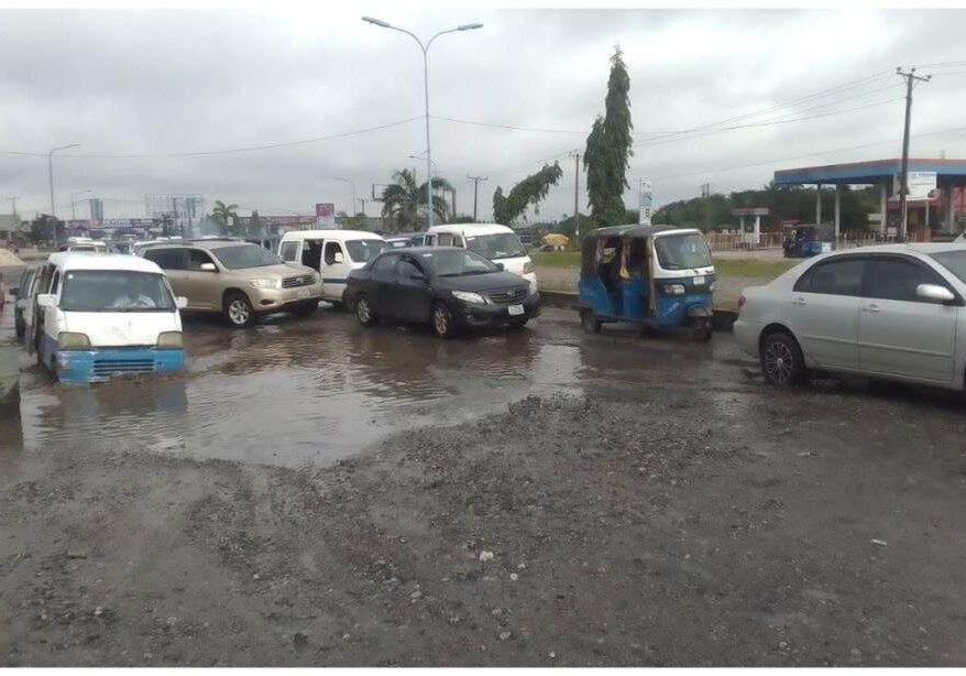 100198 effurun roundabout delta drivers passengers lament deplorable road 100198 effurun roundabout delta drivers passengers lament deplorable road