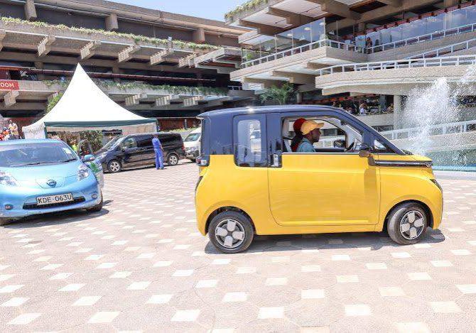 101293 kenyan president drives self in electric car to venue for youth climate assembly 101293 kenyan president drives self in electric car to venue for youth climate assembly