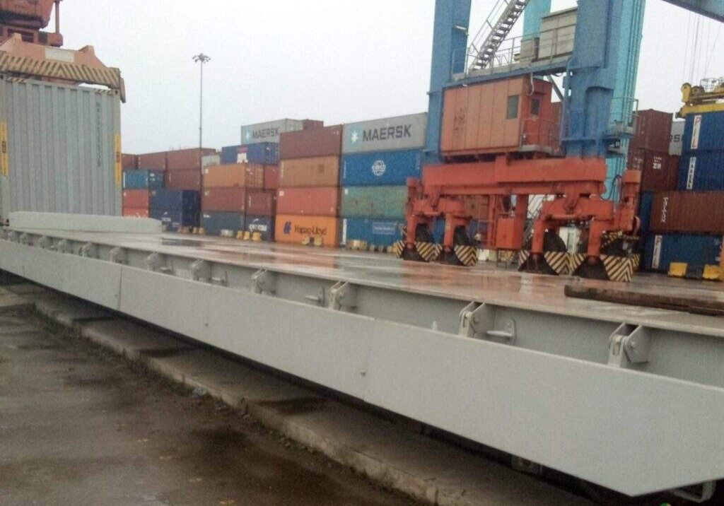 104421 transport minister flags off freight train services at lagos port