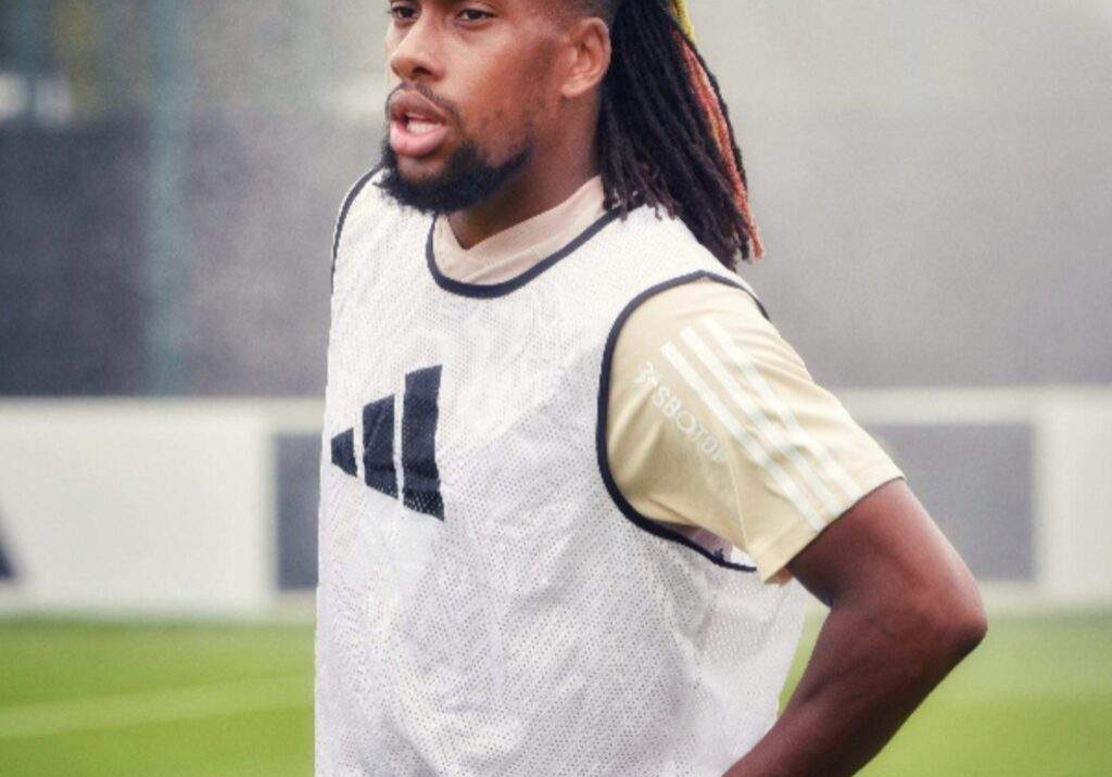 104597 epl iwobi back in training at fulham
