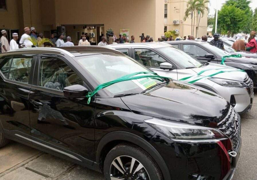 105522 fct minister presents vehicles to 10 3rd class chiefs