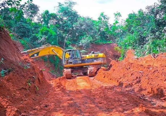 105862 governor soludo intervenes on federal road in anambra state