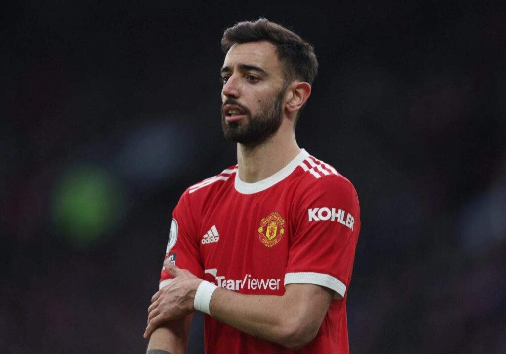 106747 epl bruno fernandes three man utd players fight in dressing room after brighton defeat