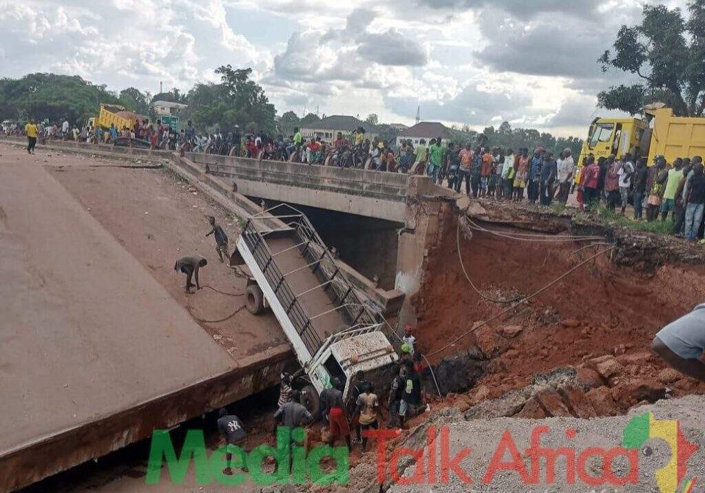110815 enugu port harcourt expressway umahi seeks immediate reconstruction of collapsed bridge