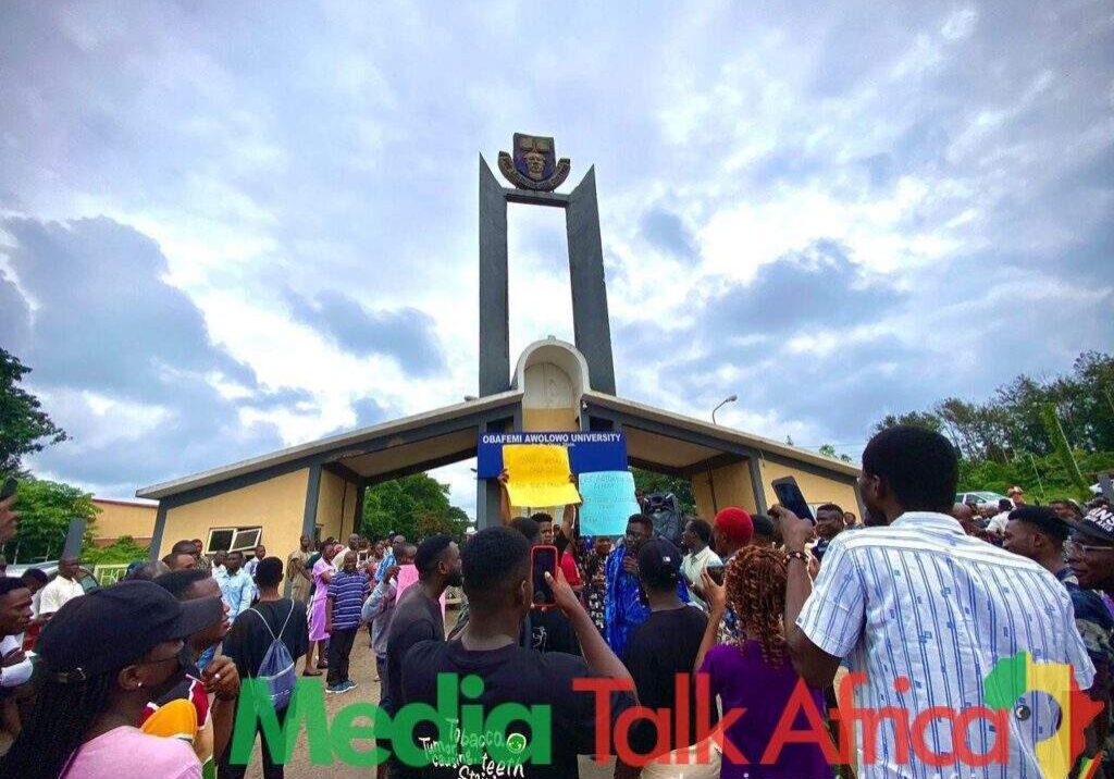 112557 oau students protest hike in tuition charges block access to campus 112557 oau students protest hike in tuition charges block access to campus