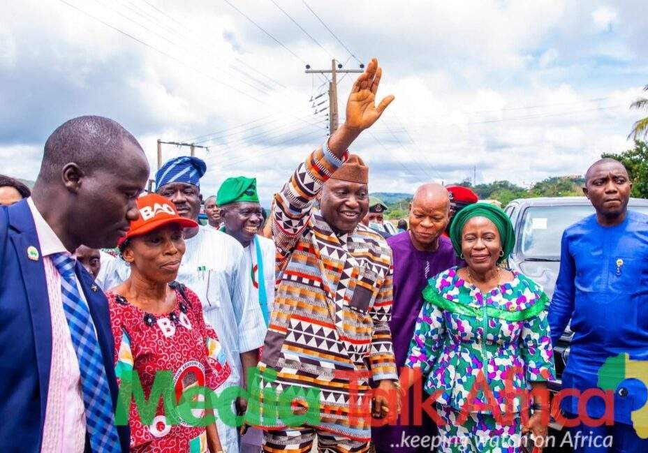112607 ekiti lg poll oyebanji apc leaders welcome pdp defectors 112607 ekiti lg poll oyebanji apc leaders welcome pdp defectors