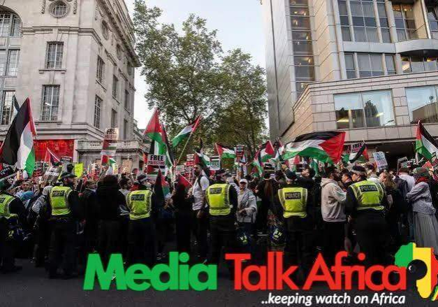 116643 protesters scale town hall in england pulls down israeli flag